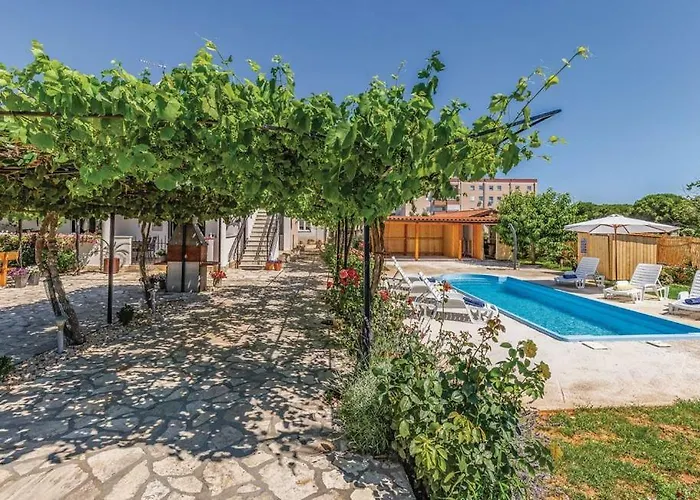 1 Διαμέρισμα *