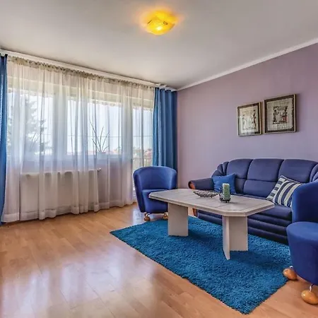 1 Apartment *