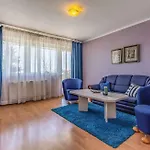 1 Διαμέρισμα *